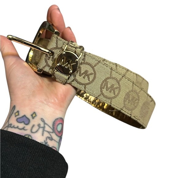 Michael Kors logo belt gold interior - Picture 2 of 6
